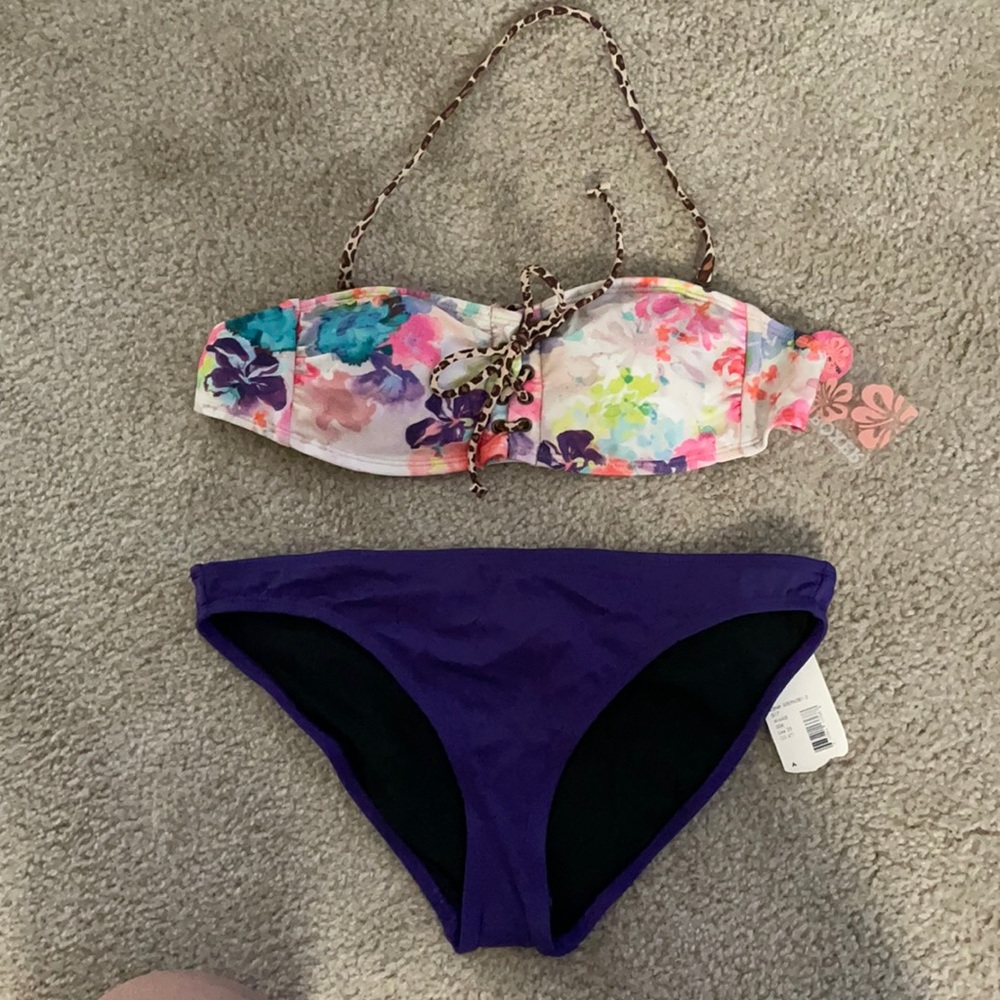Floral print / purple bathing suit set